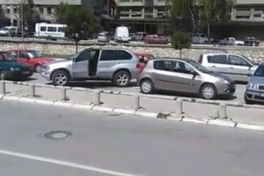 Filmska sačekuša u Užicu: Maskirani napadač ispalio rafal u BMW, teško ranjen vozač! (FOTO) (VIDEO)
