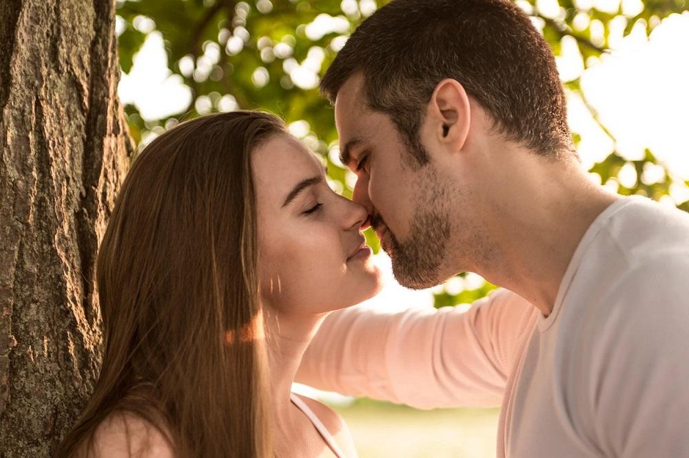 Da li treba da tražite partnera ili da čekate da on nađe vas? (FOTO) (GIF)