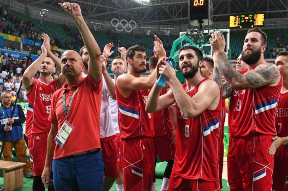 Sve je to normalno! Ludilo pred košarkaško finale začinjeno je fenomenalnom pesmom! (FOTO)