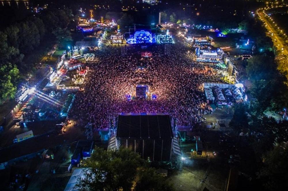 Nastup za pamćenje: Bajaga pred 100.000 posetilaca Beer Festa! (VIDEO)