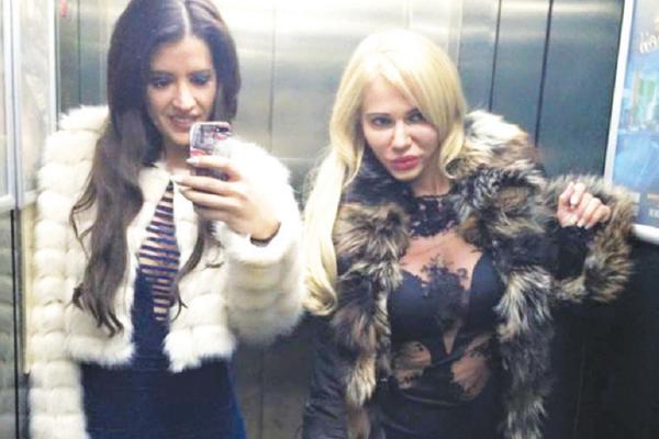 Političari za seks nude automobile i stanove! Ispovest starlete posle koje neko gubi fotelju! (FOTO)