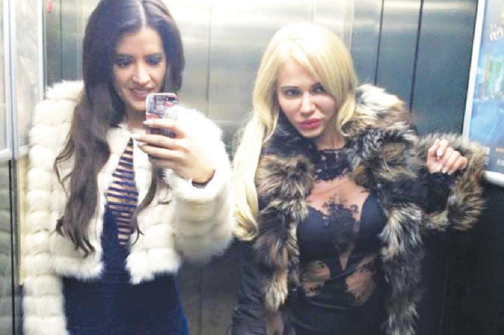 Političari za seks nude automobile i stanove! Ispovest starlete posle koje neko gubi fotelju! (FOTO)