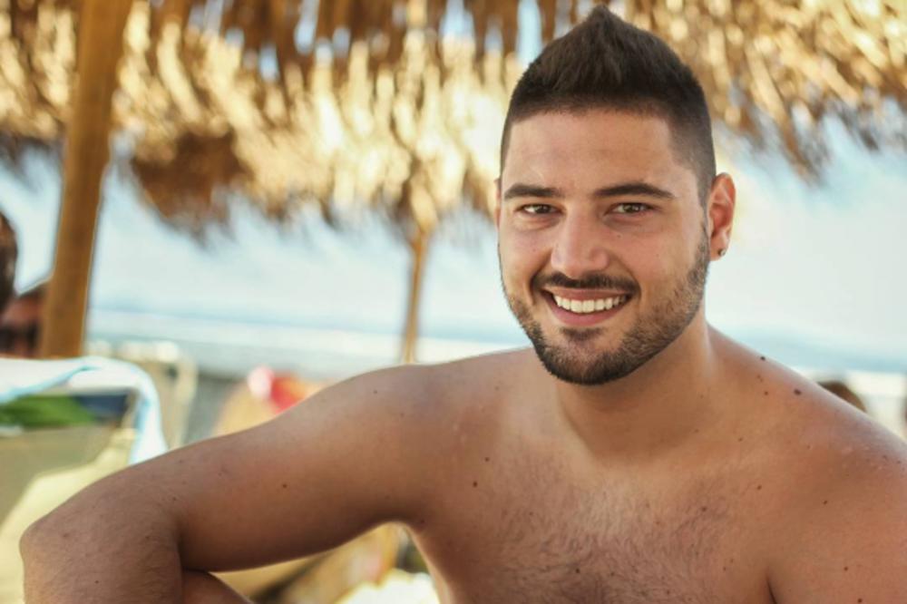 PERUĆICA SE KONAČNO ZALJUBIO: Posle Prije pevač bacio oko na sestru naše poznate zvezde... (FOTO)