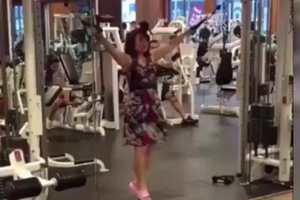 Drogirana, pijana ili samo luda? Pogledajte najveću blamažu u teretani ikada! (VIDEO)