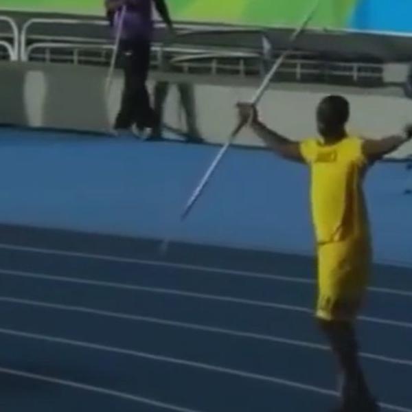 Juseina na koplje! Šta mislite da je uradio legendarni Bolt u novoj disciplini? (VIDEO)