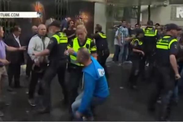 Haos na ulicama: Opšta tuča Kurda i Turaka u Roterdamu! (VIDEO)