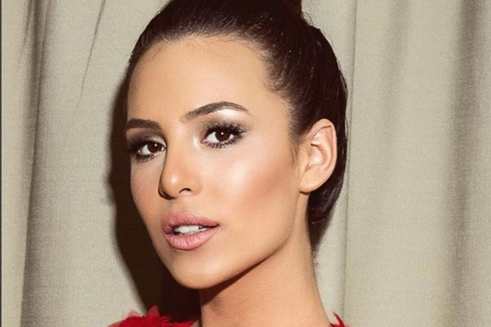 CIGANKA U NOĆI: Da li je ovo Anastasijina najlepša fotka do sada? (FOTO)