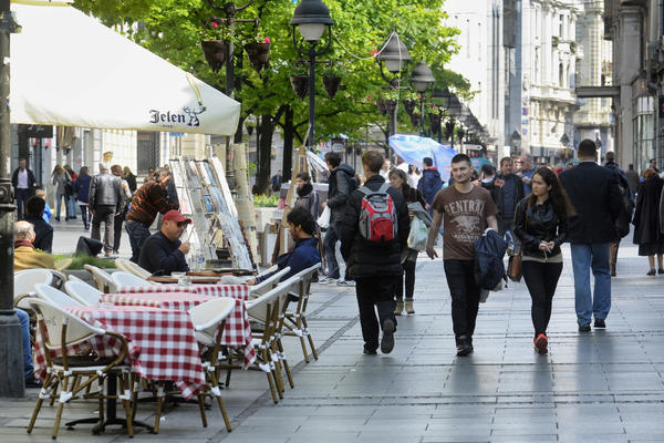 NAPADNI ČISTAČ CIPELA HARA CENTROM BEOGRADA: Mrežama kruži apel da ljudima preti pa nasilno uzima novac