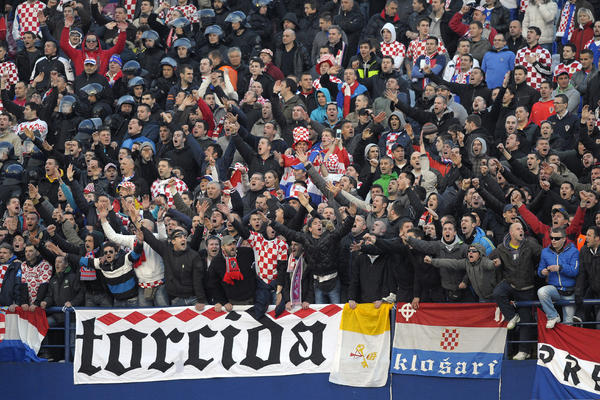 Žestok obračun Torcide i Armade! Korišćeni su bokseri, palice, flaše... (FOTO) (VIDEO)