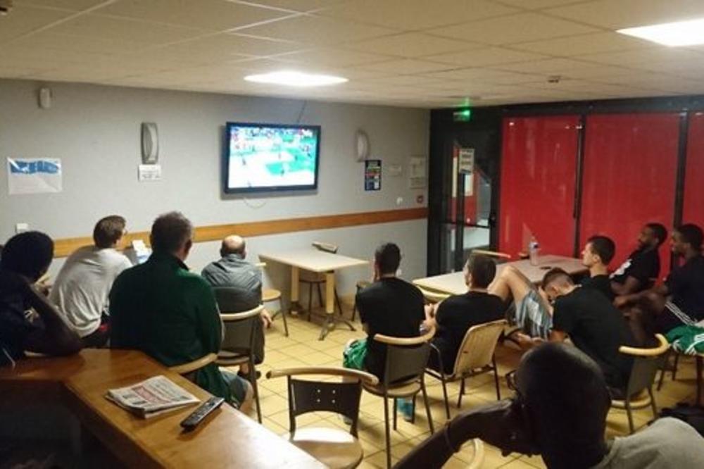 Ovako je Vujošević okupio Limož da navija za Srbiju protiv Amera! (FOTO)