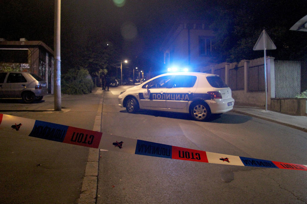 Burna noć: Kod Bubanj potoka automobil udario u policijsku stanicu, kod Pančevca ranjavanje!