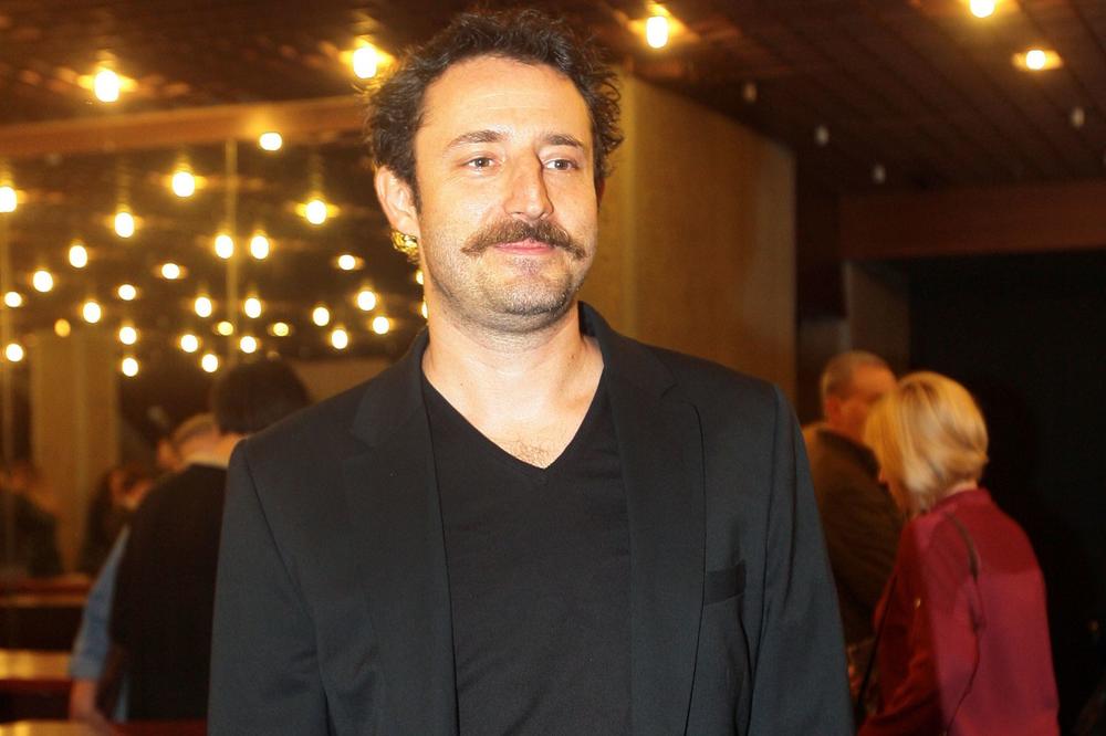 Nije odoleo njenoj lepoti: Đuričko šutnuo ženu i smuvao svoju poznatu koleginicu! (FOTO)