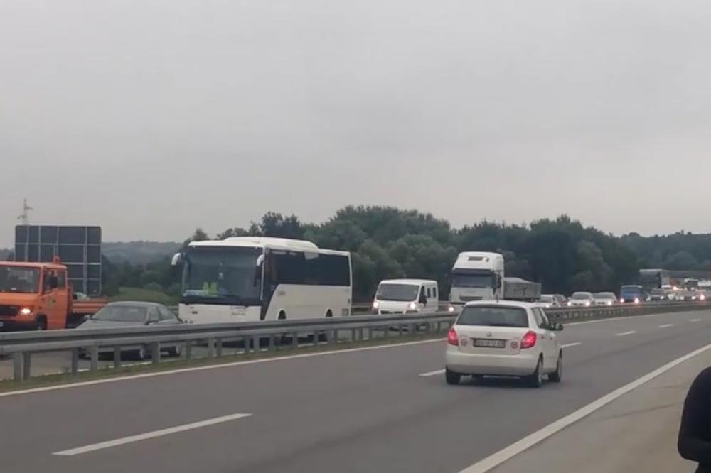 Udes kod Smedereva paralisao saobraćaj, kolone u kilometrima (VIDEO)