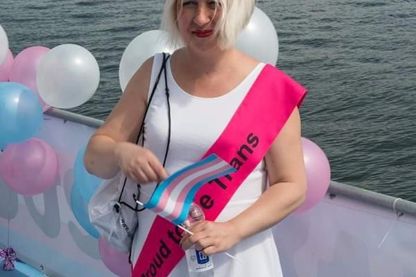 Major Helena ponosno: Sad sam i zvanično žena (FOTO)