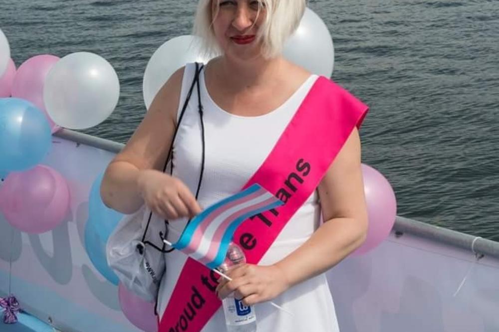 Major Helena ponosno: Sad sam i zvanično žena (FOTO)