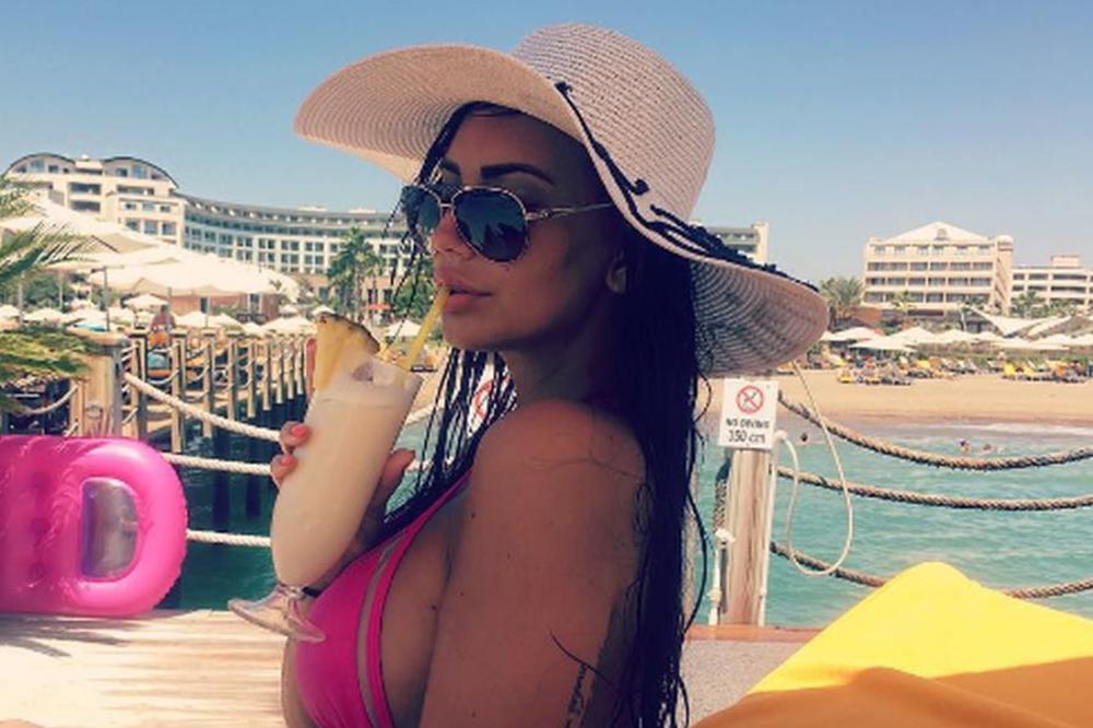 Na ovo su pukli 10.000 evra! Luksuz poput Kleopatrinog: Kaća Grujić na odmoru ima sve što poželi! (FOTO)