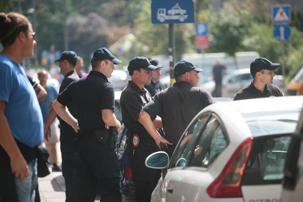 Komunalna policija koristi zabranjene pendreke? Umesto gumenih upotrebljavaju metalne!