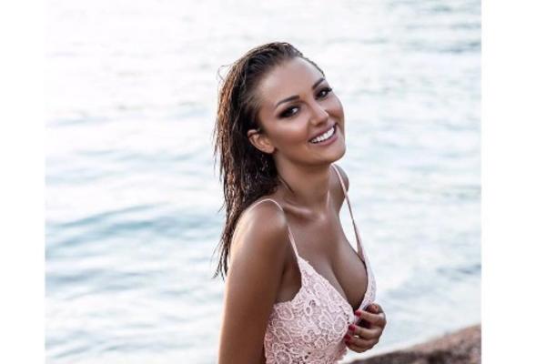 Pronađite razliku ako možete: Prijovićka u fullu iskopirala našu modnu ikonu! (FOTO)