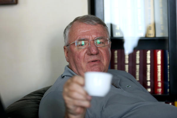Šešelj otkrio gde će popiti kafu u Zagrebu, a zove i Kolindu (FOTO)