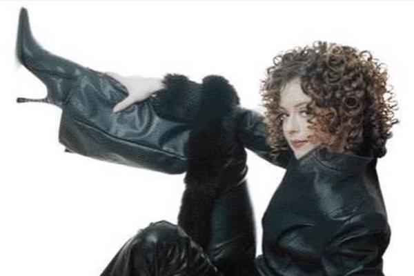 Opirala se folku, a onda je nestala sa javne scene: Evo kako danas izgleda i šta radi Ceca Slavković (FOTO)