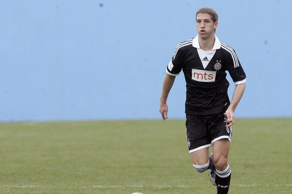 Brašanac je u Betisu izabrao broj koji u Partizanu nije mogao da nosi iz dobro poznatog razloga! (FOTO)