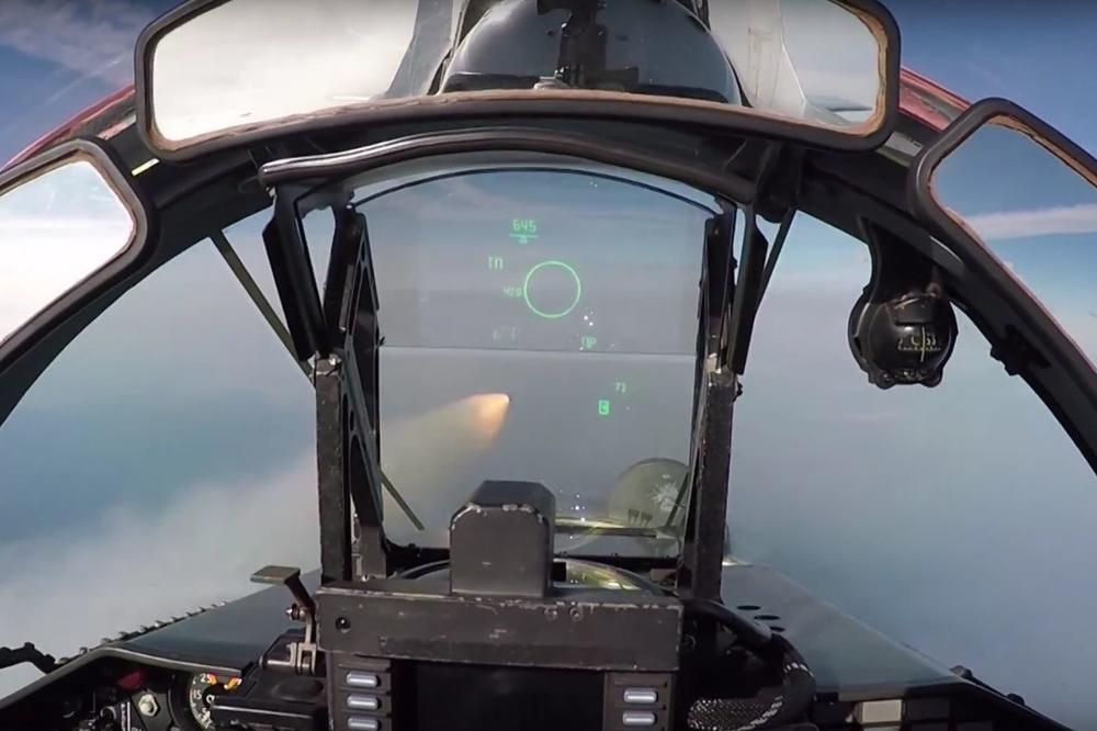 POJAVIO SE SNIMAK DRAME NA NEBU! Naoružani lovac MiG-29 prislio putnički avion na sletanje u Minsk! (VIDEO)