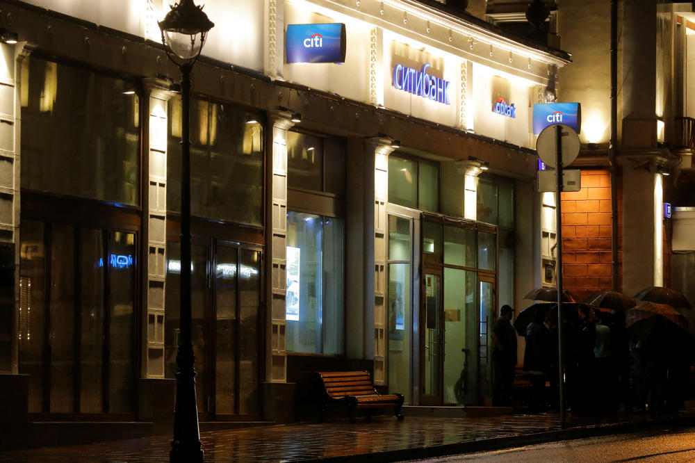 Predao se moskovski otmičar iz banke: Bankrotirao pa, sa lažnom bombom, uzeo taoce (FOTO) (VIDEO)