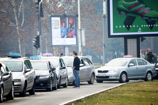 OSVETA BEOGRADSKIH TAKSISTA! Žena je svako jutro ulazila u TAKSI sa 5.000 dinara tvrdeći da nema SITNO, a onda su se svi UDRUŽILI protiv nje - više joj ovako nešto neće pasti NA PAMET