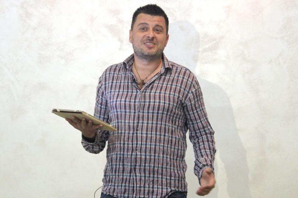 ESPRESO TVITER Karakašević bez dlake na jeziku: Šta sam ja  dobio od Srbije, a šta sam joj dao? (VIDEO)