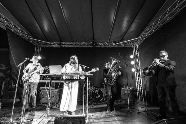 Ljubičice i Buč Kesidi za vikend sviraju na zidiću Doma omladine Beograda!