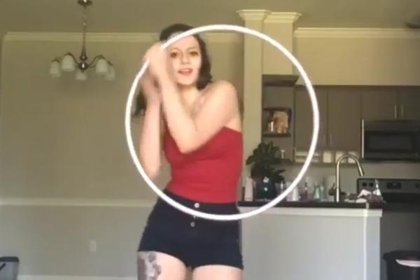 To što ona radi sa hula-hopom je za Olimpijske igre! (GIF)