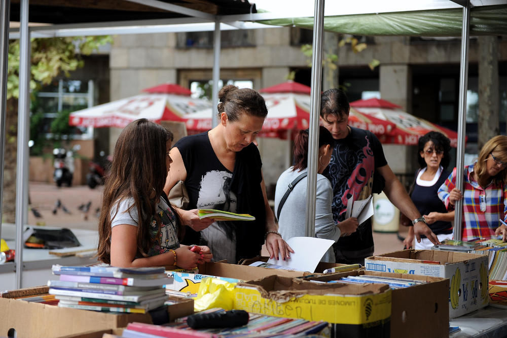 Roditelji besni: Pa, dobro bre, oguliste nam kožu s leđa, a i dalje nemamo za đačke knjige!