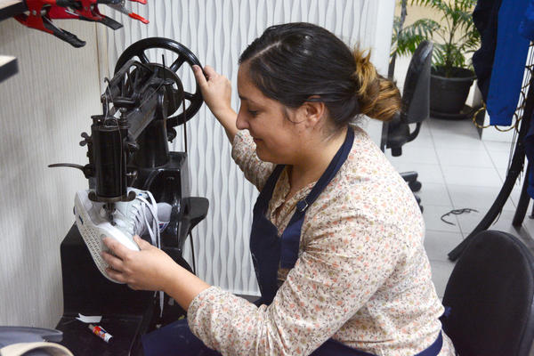 Maja je moderni ženski Đepeto: Ona prati trendove i popravlja starke, rolere, klizaljke! (FOTO)
