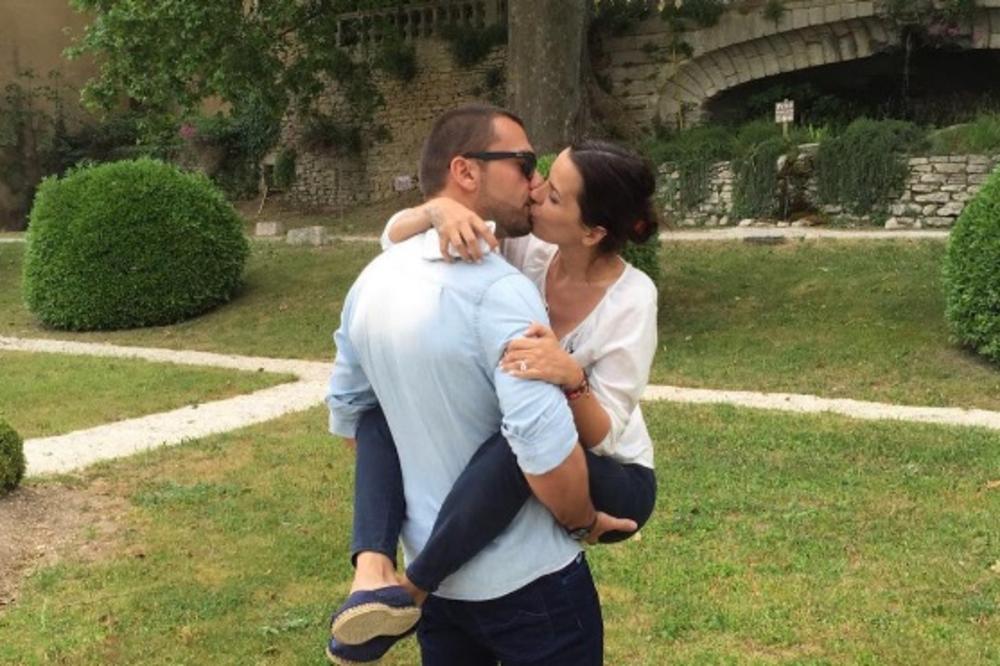 SINA JE ŠKOLOVALA UZ VATRU DOMORODAČKIH PLEMENA! Karići ŠOKIRALI javnost kada su sina ISPISALI iz škole