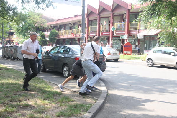 Ko je napadač iz Bloka 45: Zovu ga Pile, ima bogat dosije (VIDEO) (FOTO)