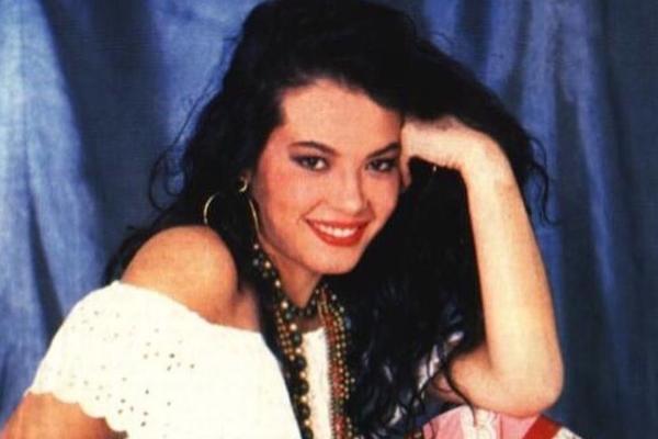 SRBI NEMAJU POJMA KAKO DANAS IZGLEDA KASANDRA: Ovako OBNAŽENU bi je malo ko PREPOZNAO, a tek kakve ima TRBUŠNJAKE