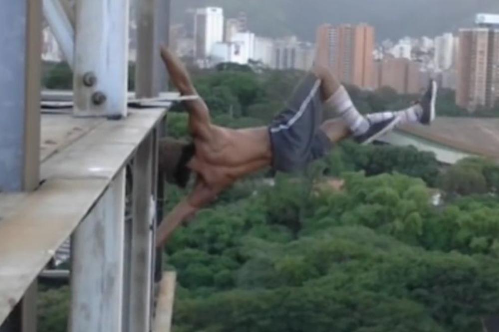 Trbušnjaci su za njega smejurija: Trening koji ni najhrabriji ne bi smeli da izvedu (VIDEO)