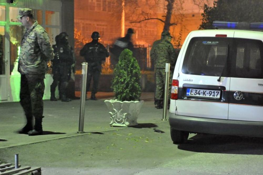 Skandal u Tuzli: Navijači Sarajeva kamenovali svoje igrače! (FOTO)