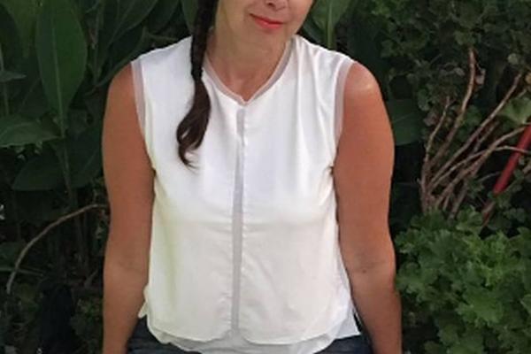 Šta joj bi? Naša voditeljka postavila selfi bez šminke, suze joj oči, a fanovi šokirani! (FOTO)