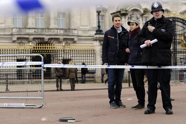 Došla i Škotska na red: Tenzija u Edinburgu, policija juri muškarca sa bombom!