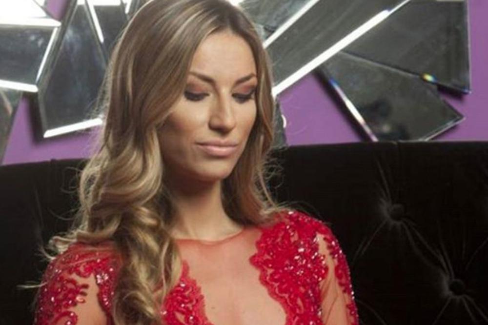 Kao kokoška si! Rada Manojlović postavila sliku, obožavatelji je žestoko isprozivali! (FOTO)