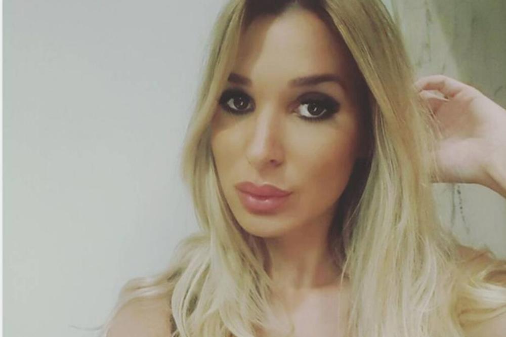 POKIDALA DRUŠTVENE MREŽE! Džajinica umesto grudi ovoga puta pokazala NEŠTO DRUGO! (FOTO)