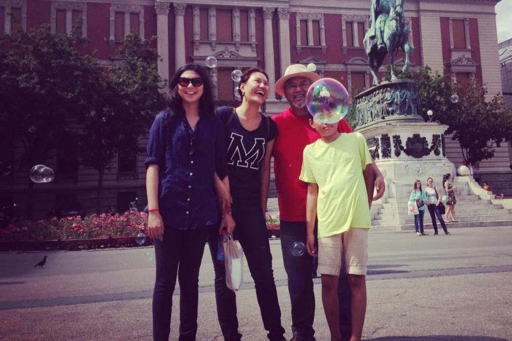 Porodica s Tibeta se provozala prugom BG - Bar. Do Srbije su izbrojali 254 tunela i 435 mostova! (VIDEO) (FOTO)