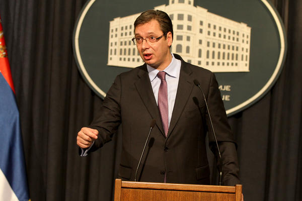 Vučić: Boli me što su u Novom Pazaru najtiše vikali Vučiću pederu!