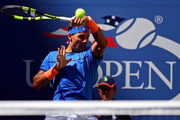 Nadal ne prestaje da oduševljava publiku na US openu! (VIDEO)