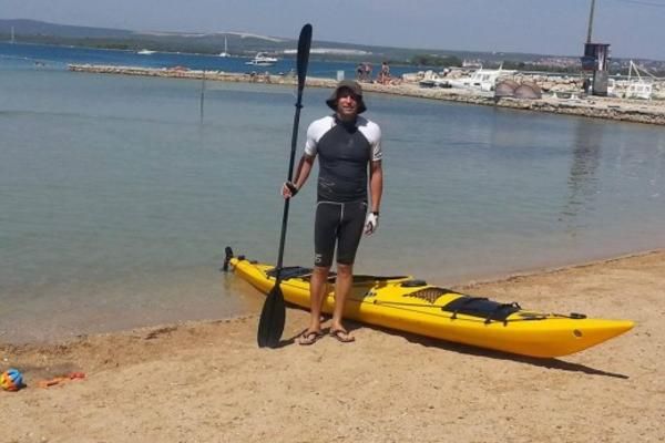 Vesla da bi skupio pomoć za decu! Kajakaš ima najveće srce na Jadranu!