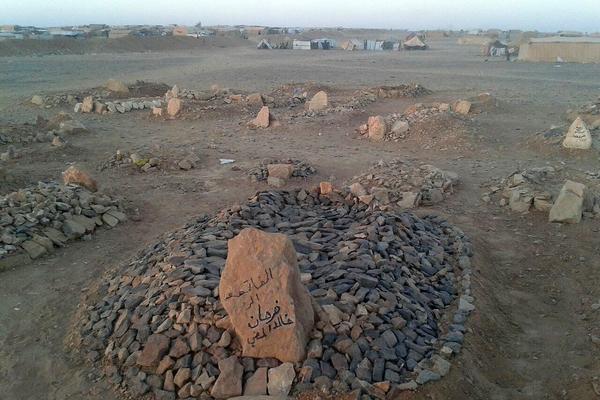 Mrtva usta ne govore: Iza džihadista ostale masovne grobnice sa 15.000 pokopanih! (VIDEO)