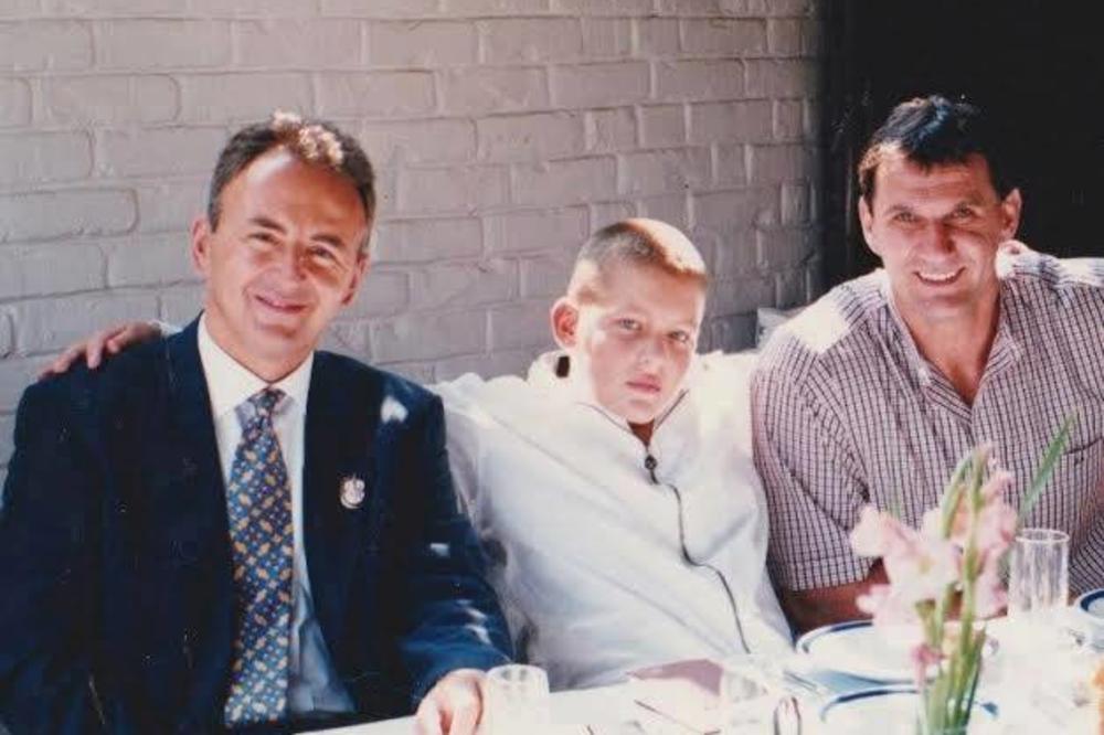 BIO JE ARKANOV NAJBOLJI DRUG, A UBIJEN JE S 2 METKA U GLAVU! Ovo je fotka na kojoj se vidi ŠTA JE RADIO PRE SMRTI