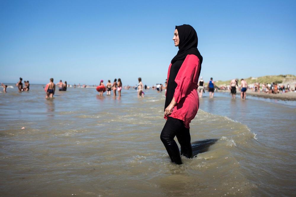 Strah u Splitu: Burkini i harpuni rasterali kupače sa plaže!