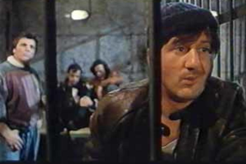 GLUMIO JE U SKORO SVIM DOMAĆIM FILMOVIMA, znamo ga kao Sarmu! Ćerka mu je folkerka i peva samo TEŠKE NARODNJAKE!